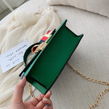 Bolso Bandolera con Pañuelo y Cadena