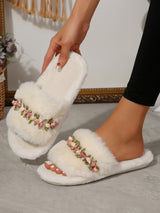 Minimal cozy slippers