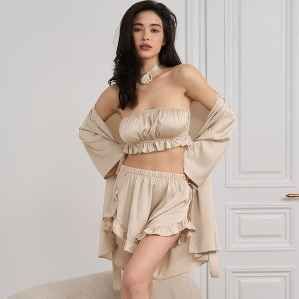 Conjunto bata seda tres piezas volantes