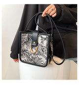 Bolso Cubo Canvas con Graffiti