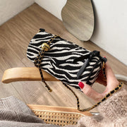 Bolso Cilíndrico Cebra con Cadena